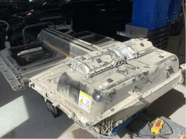 Polestar 2 UK spec page, long range, 82 kWh, 27 modules battery pack
