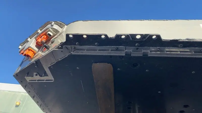 Rivian R1T Large pack on the Munro-based teardown, 141.1 kWh total (135 kWh usable) battery pack