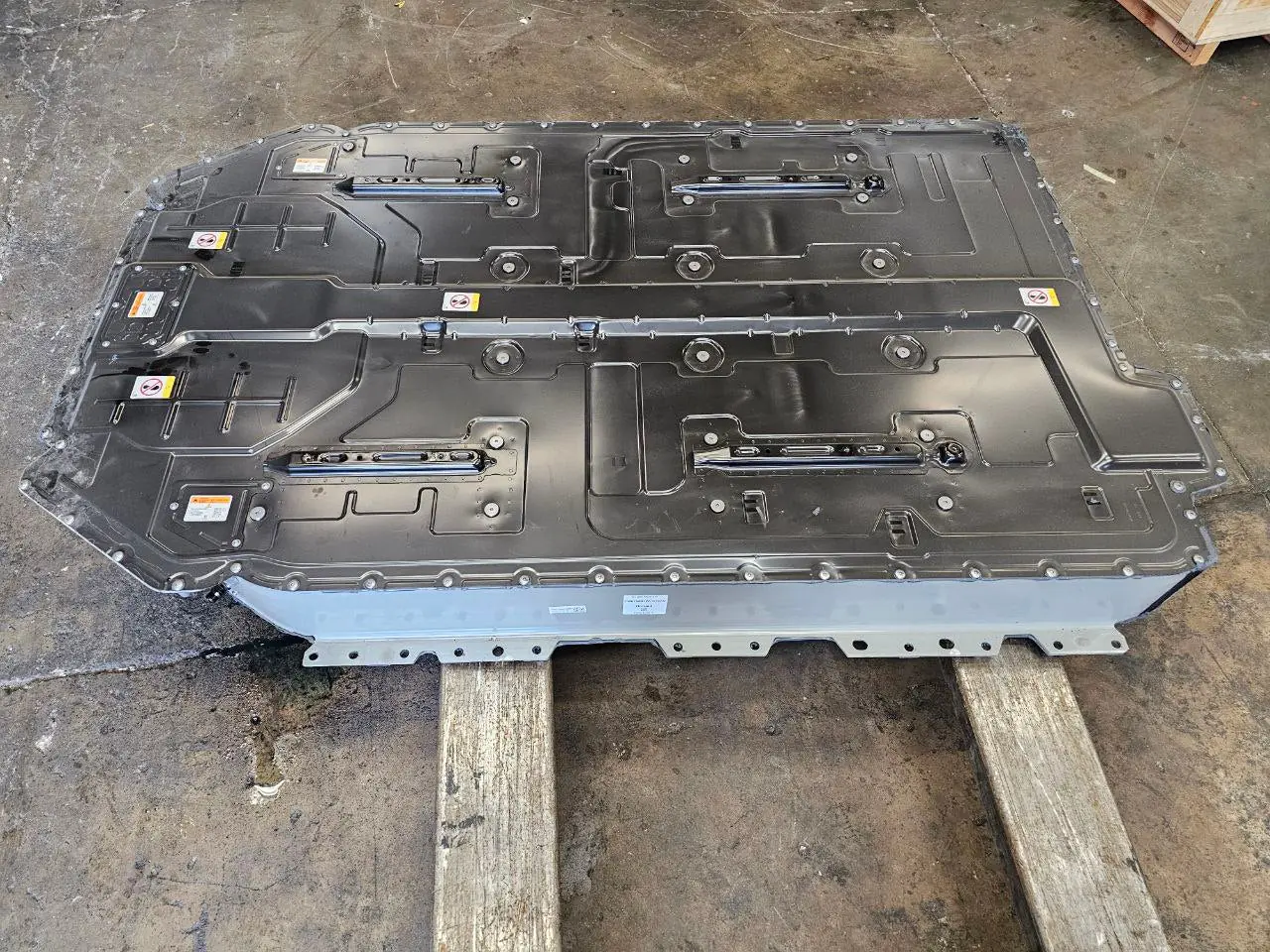 Rivian R1T Large pack on the Munro-based teardown, 141.1 kWh total (135 kWh usable) battery pack