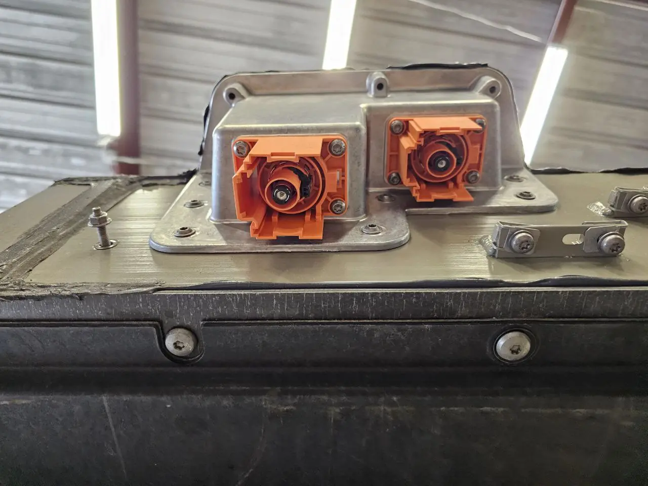 Rivian R1T Large pack on the Munro-based teardown, 141.1 kWh total (135 kWh usable) battery pack