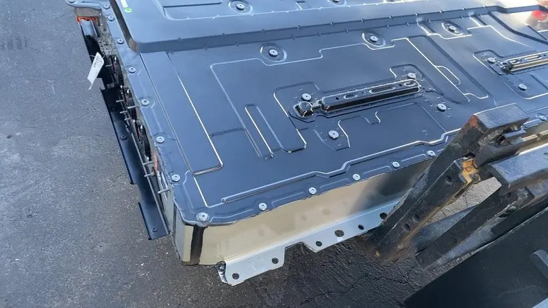 Rivian R1T Large pack on the Munro-based teardown, 141.1 kWh total (135 kWh usable) battery pack