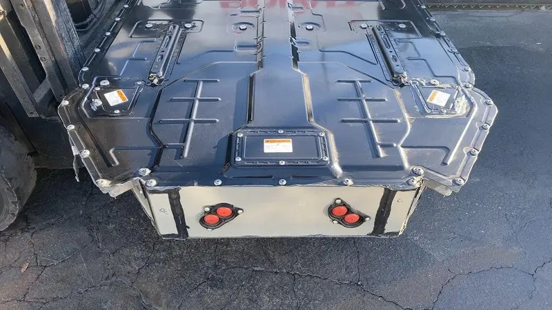 Rivian R1T Large pack on the Munro-based teardown, 141.1 kWh total (135 kWh usable) battery pack